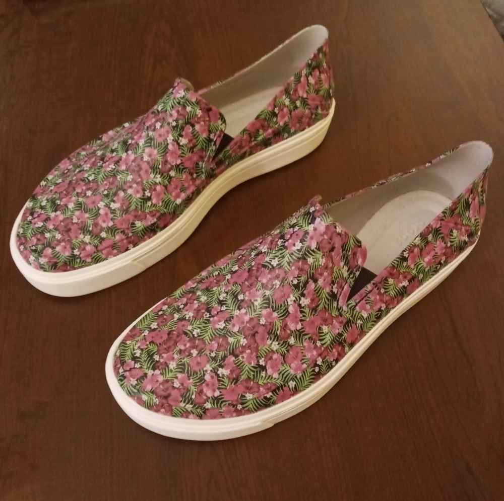 Women's size 10 CROCS